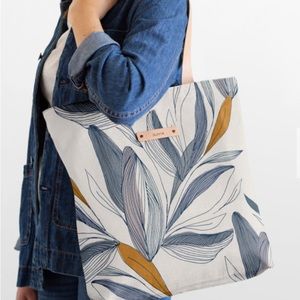 Cotton tote with snap